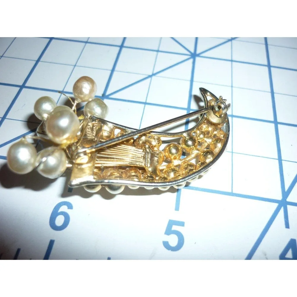 Vintage Signed VOGUE Faux Pearl Gold Tone Cornucopia Spray Brooch Mid‎ Century